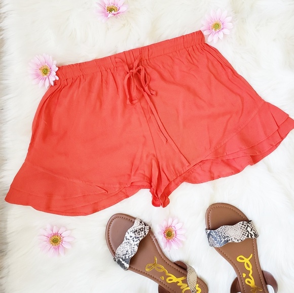 Challi Ruffle Hem Short ❤ - Picture 3 of 3
